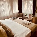 Nacional Free Parking 4*