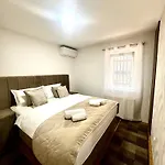 Nacional Free Parking 4*