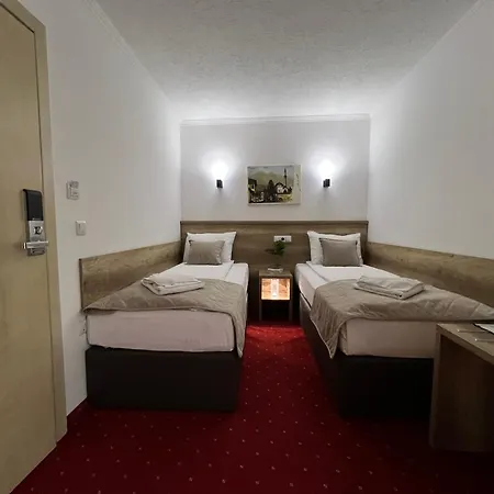 Pensión Nacional Free Parking 4*